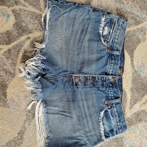 High-rise distressed short